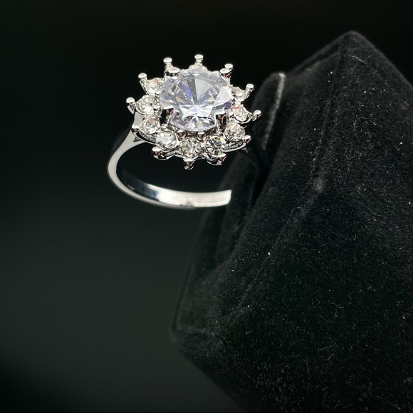 Beautiful Round Cut White Diamond Cz Starburst Halo Silver Plated Ring